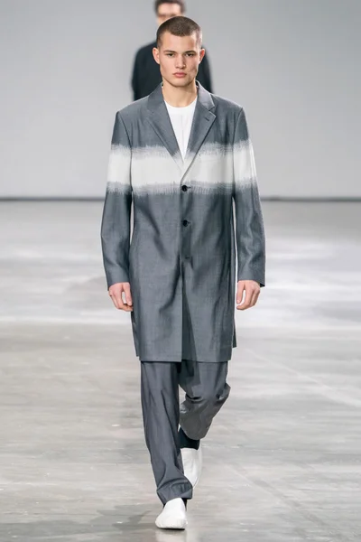 Look 17